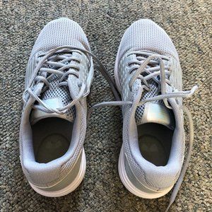 Women's Under Armour Sneakers - Size 7.5